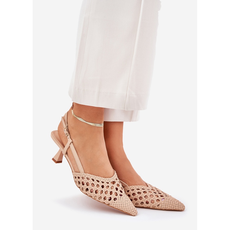 Hinques cu un vârf arătat și un călcâi bej 1