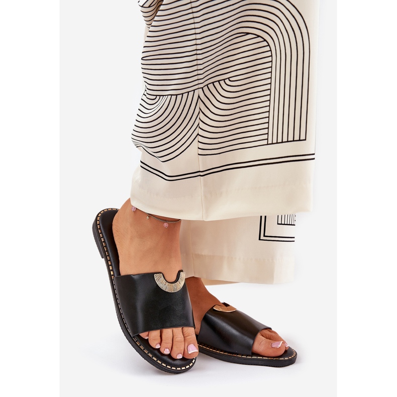 Papuci pentru femei din piele eco cu detalii decorative negre negru 1 Papuci pentru femei din piele eco cu detalii decorative negre negru 1