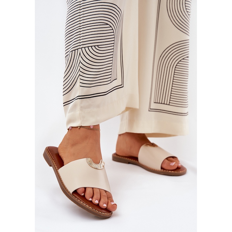 Papuci pentru femei din piele eco cu detalii decorative bej 2 Papuci pentru femei din piele eco cu detalii decorative bej 2