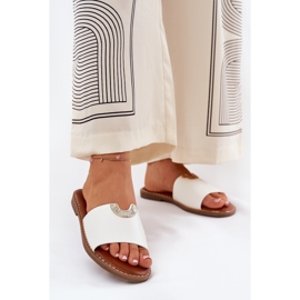 Papuci pentru femei din piele eco cu detalii albe decorative 2 Papuci pentru femei din piele eco cu detalii albe decorative 2