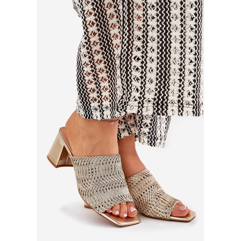 Flip -flops pentru femei cu tocuri de aur 1