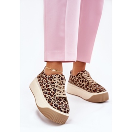 Adidași pe o platformă masivă de leopard maroniu 2 Adidași pe o platformă masivă de leopard maroniu 2
