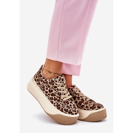 Adidași pe o platformă masivă de leopard maroniu 1 Adidași pe o platformă masivă de leopard maroniu 1