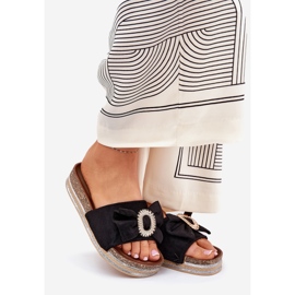 Flip -flops pentru femei pe platformă cu un arc și o broșă decorativă neagră negru 1 Flip -flops pentru femei pe platformă cu un arc și o broșă decorativă neagră negru 1