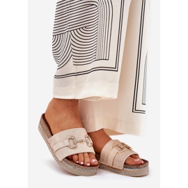 Flip -flops pentru femei pe platformă cu un ornament de aur și sclipici bej 1 Flip -flops pentru femei pe platformă cu un ornament de aur și sclipici bej 1