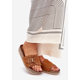 Flip -flops pentru femei pe platformă cu o clemă și știfturi de cămilă maro 1