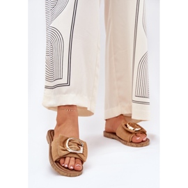 Flip -flops pentru femei cu un detaliu decorativ cu cămile maro 2