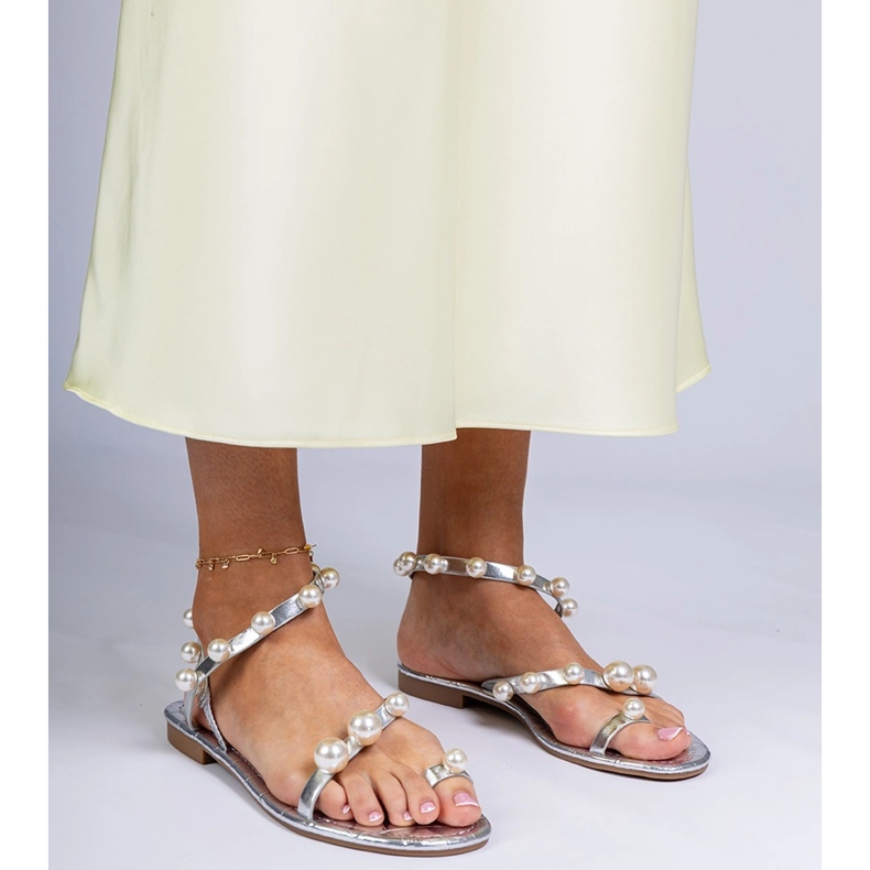 Sandale pentru femei din argint decorate cu perle 1