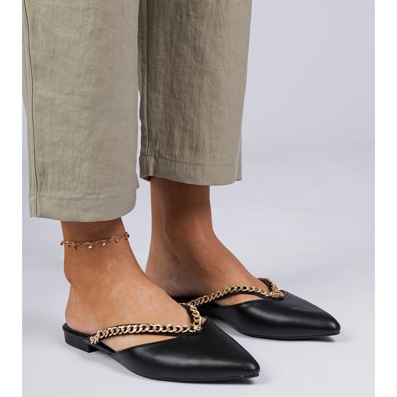 Flip -flop -uri elegante negre decorate cu un lanț negru 2