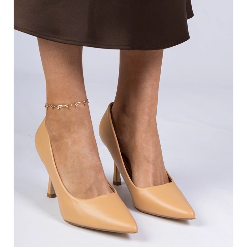 Pompe clasice maro pe un călcâi înalt eco -ple 1 Pompe clasice maro pe un călcâi înalt eco -ple 1