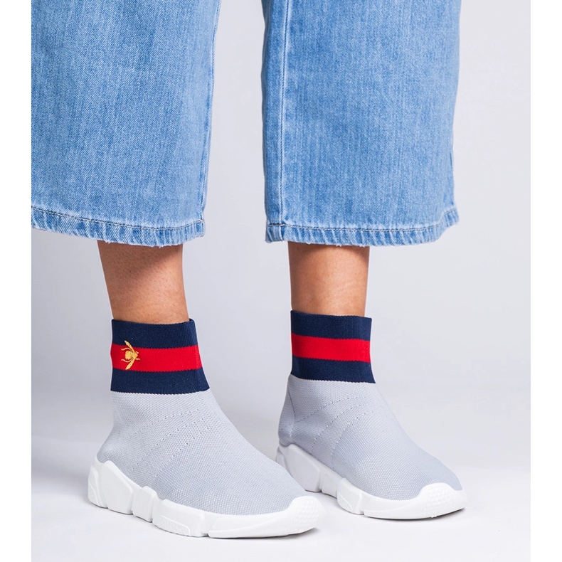 Adidași sportivi gri cu un șoset superior 1 Adidași sportivi gri cu un șoset superior 1