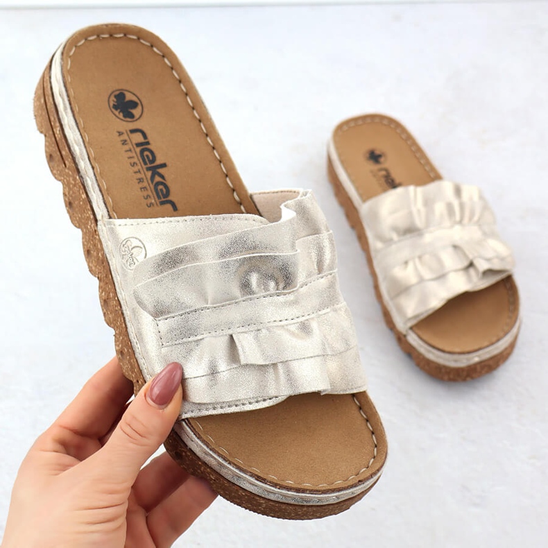 Flip-flops pentru femei pe platformă cu Golden Rieker V8763-60 de aur 1