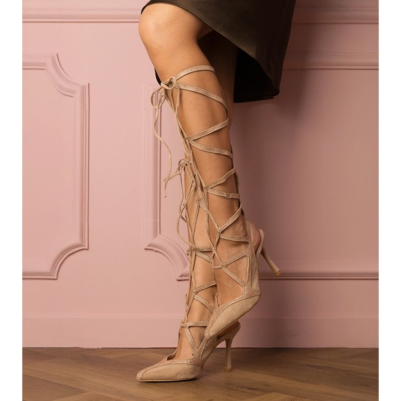 Sandale bej pe un călcâi înalt legat cu zircoane 1