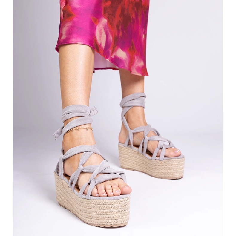 Sandale gri espadrilles pe o platformă înaltă 1