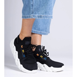 Adidași cu sporturi negre pe o talpă masivă negru 1