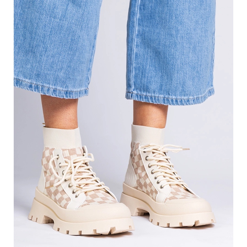 Adidași bej Boots pe platformă 1