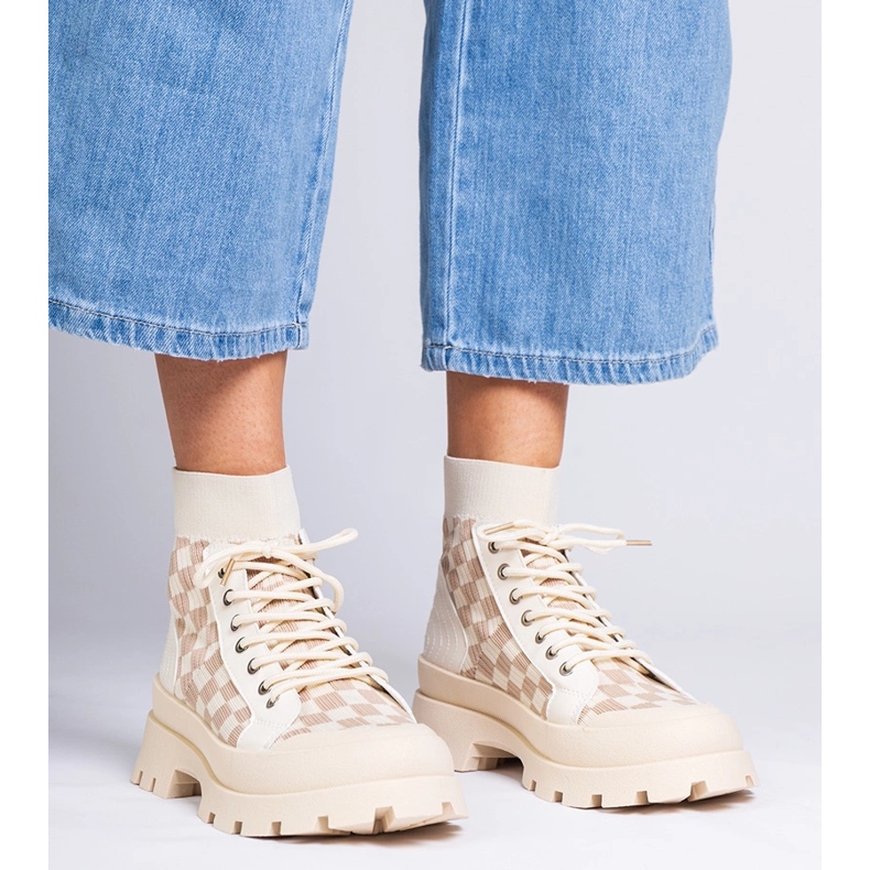 Adidași bej Boots pe platformă 2