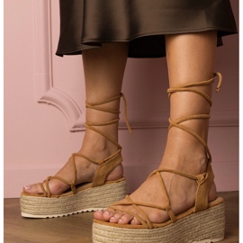 Sandale maro espadrilles pe o platformă înaltă 1