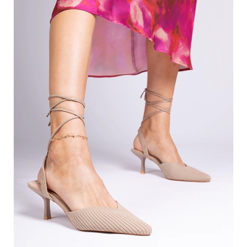 Pompe de material maro pe un călcâi înalt cu deschis 1