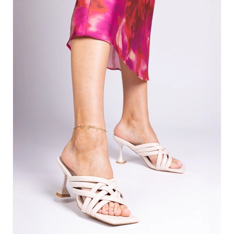 Sandale elegante cu toc bej de la Bourget 1