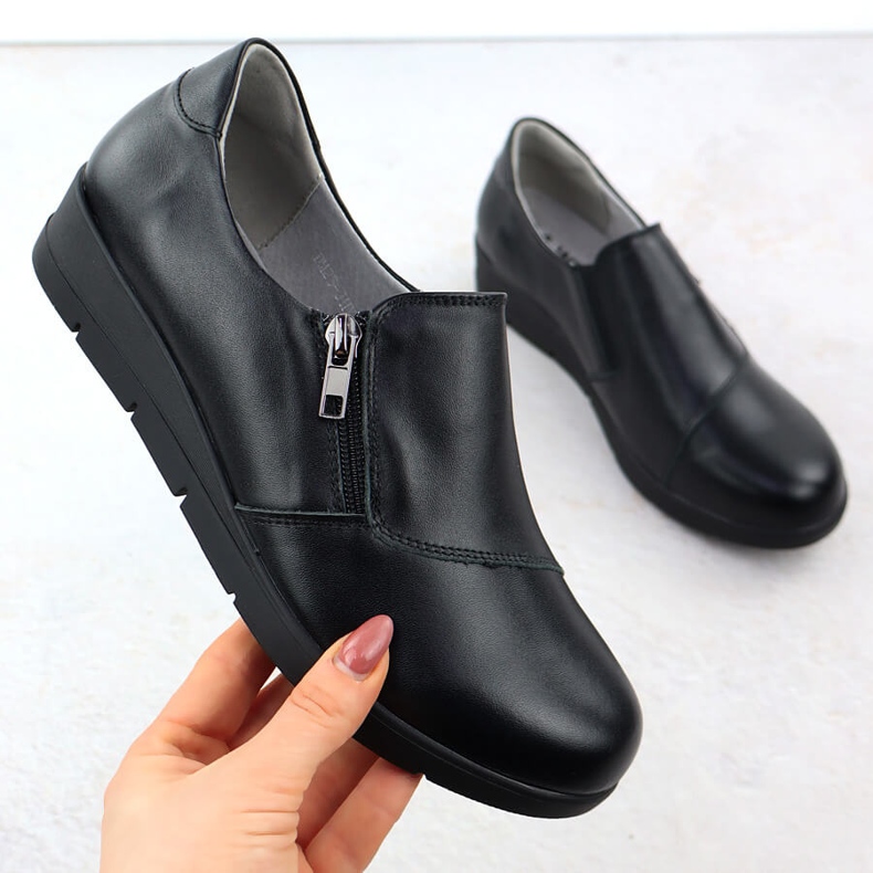Pantofi din piele pentru femei pe pană Black Sabatina JHY201 negru 1