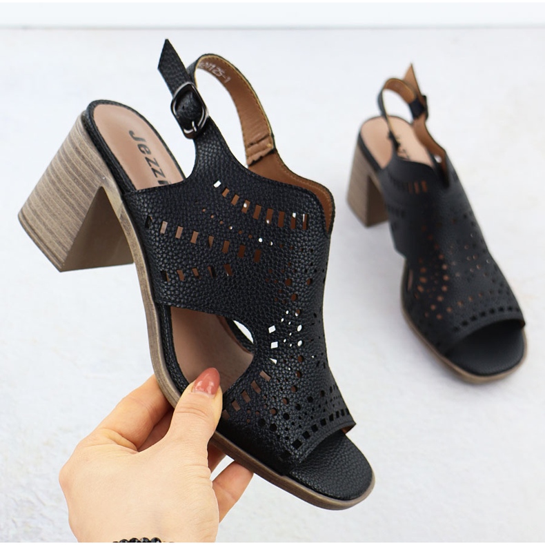 Sandale pentru femei cu openwork Black Jezzi 24125 negru 1