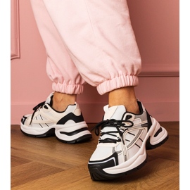 Adidași sportivi albi și albi pe o talpă masivă 1