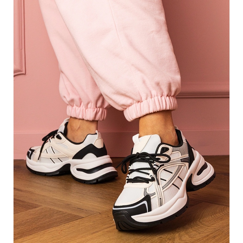 Adidași sportivi albi și albi pe o talpă masivă 1