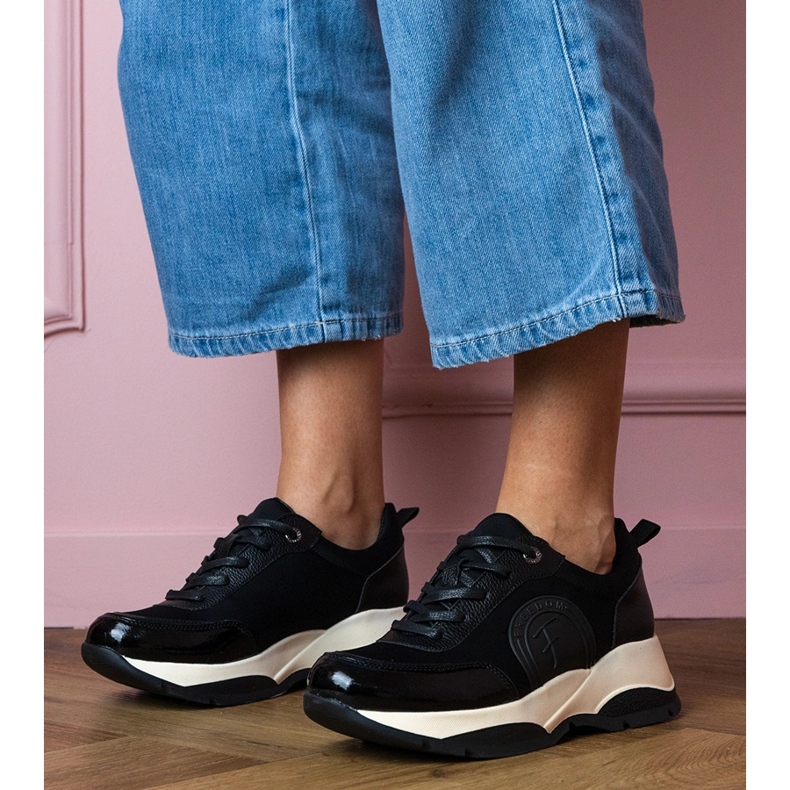 Adidași sport de damă de culoare neagră negru 1 Adidași sport de damă de culoare neagră negru 1