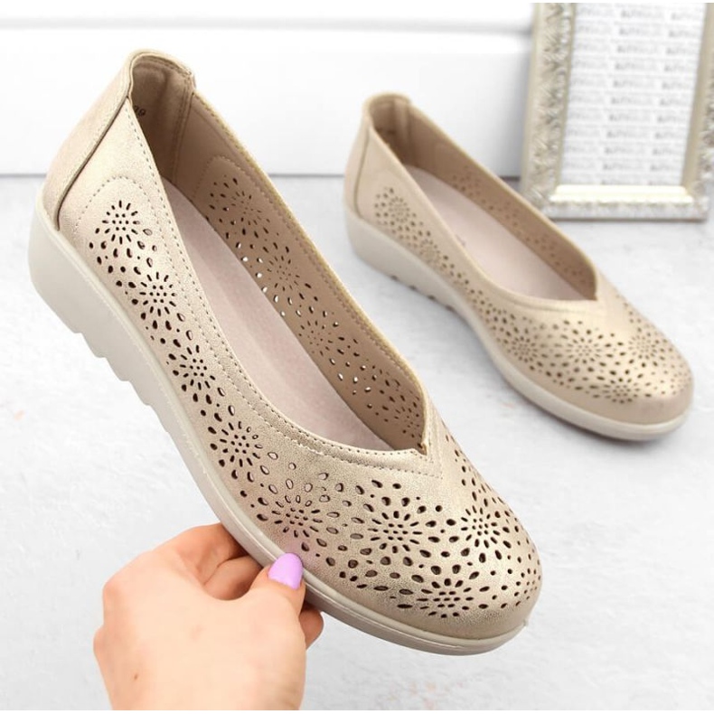 Pantofi cu pană ajurata Potocki W WOL238 auriu de aur 2