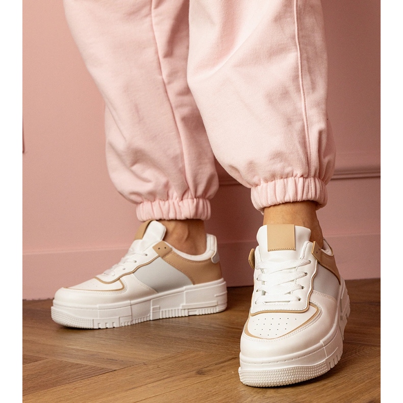 Adidași sportivi albi și bej pe Platfotm 2