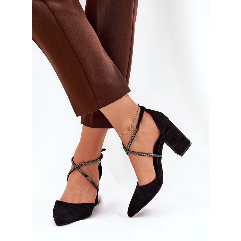 Pompe cu degetele de la picioare și dungi decorate pe stâlpul negru 2 Pompe cu degetele de la picioare și dungi decorate pe stâlpul negru 2