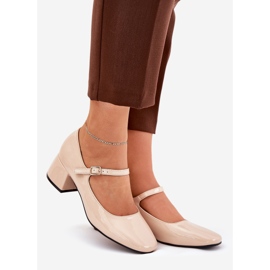 Pompe vopsite cu o centură și cataramă bej 1