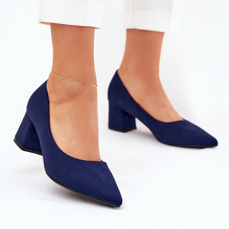 Pompe de femei cu degetele de la picioare pe stâlpul albastru bleumarin 2