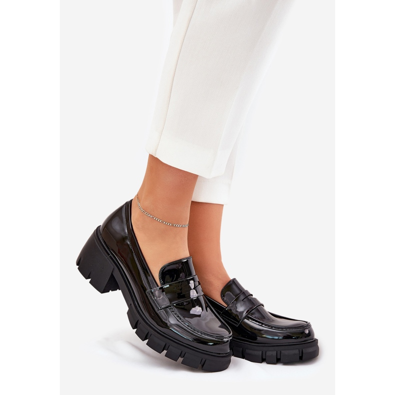 Pantofi pentru femei pictați pe un călcâie masivă negru 1