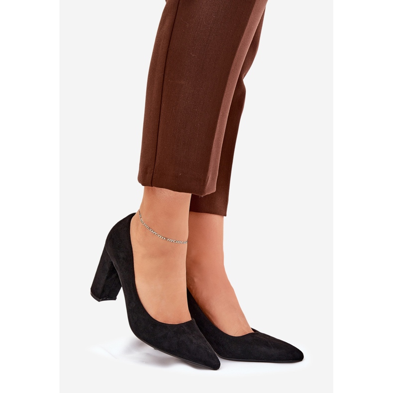 Pompe de piele de piele de căprioară pe stâlpul negru 1