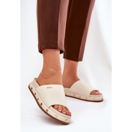 Flip -flops pentru femei pe platformă cu Big Star RR274215 bej 2 Flip -flops pentru femei pe platformă cu Big Star RR274215 bej 2