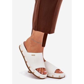 Flip -flops pentru femei pe platformă cu Big Star RR274216 știfturi albe 1