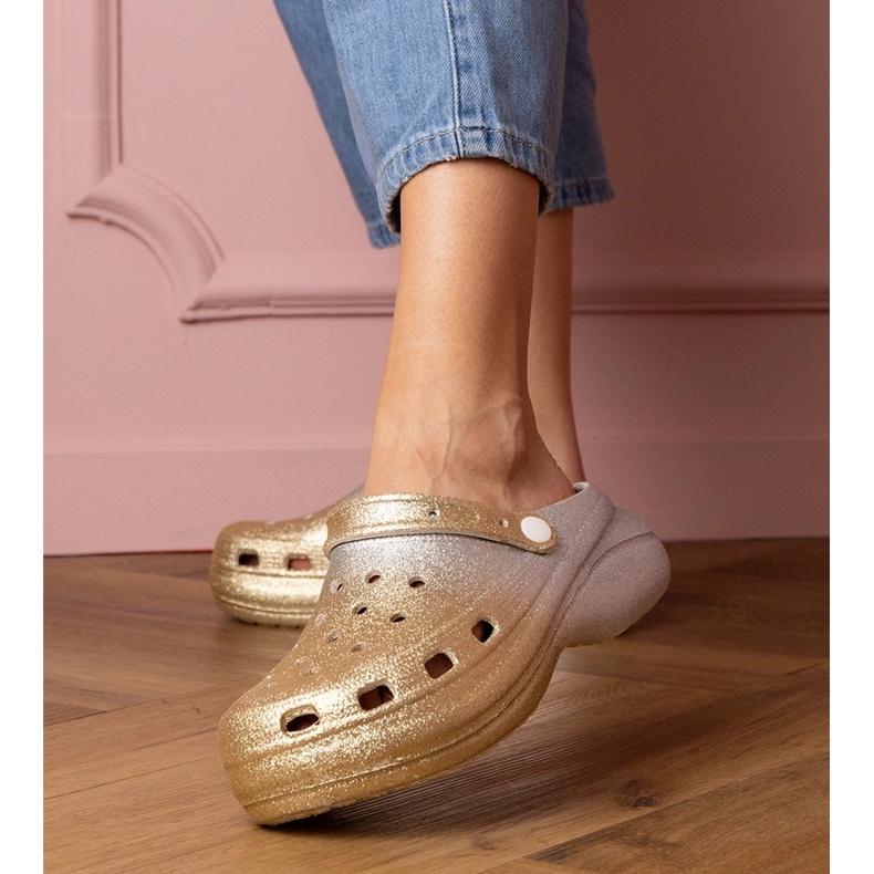 Flip-flop-uri construite cu argint de aur pe platformă 1