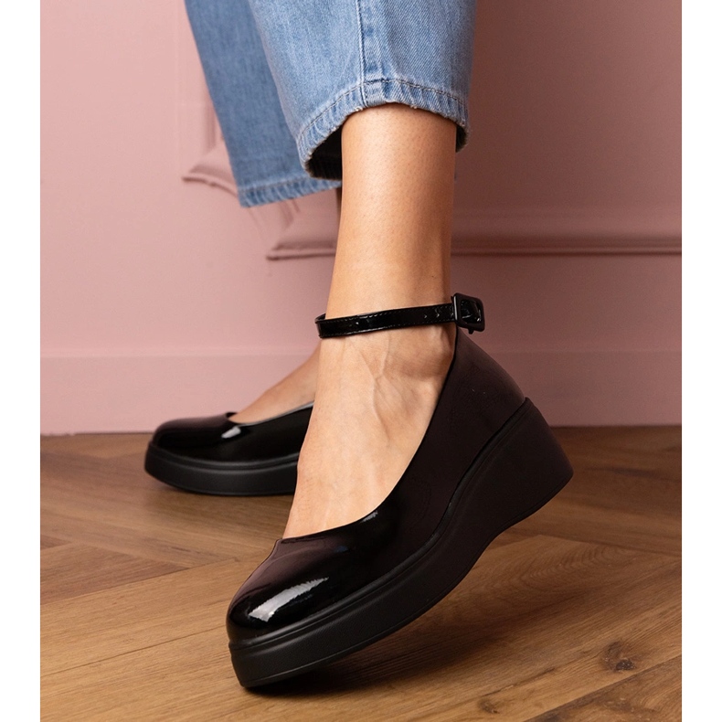 Pantofi negri lăcuiți pe platformă negru 1