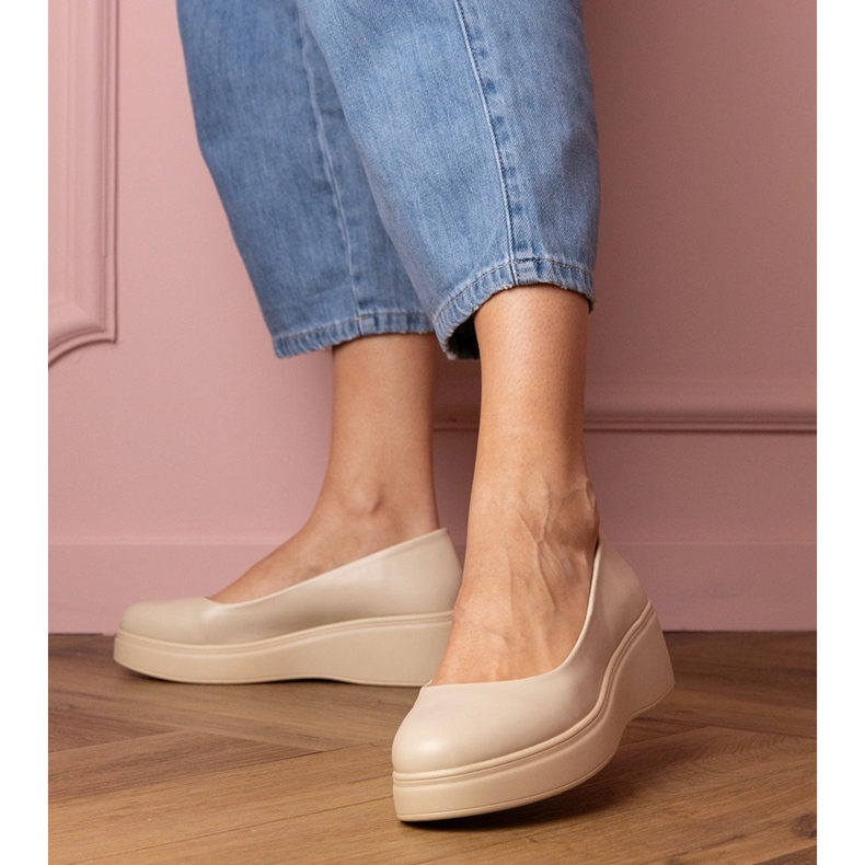 Pantofi bej pe platforma eco -lEather 1