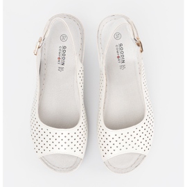 Goodin Sandale albe deschise cu pană 2 Goodin Sandale albe deschise cu pană 2