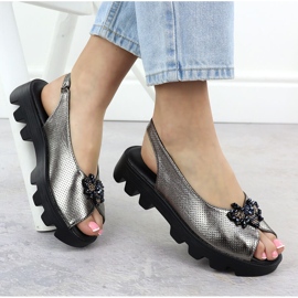 Sandale pentru femei pe platformă perforată de argint metalic Potocki SZ12610 4