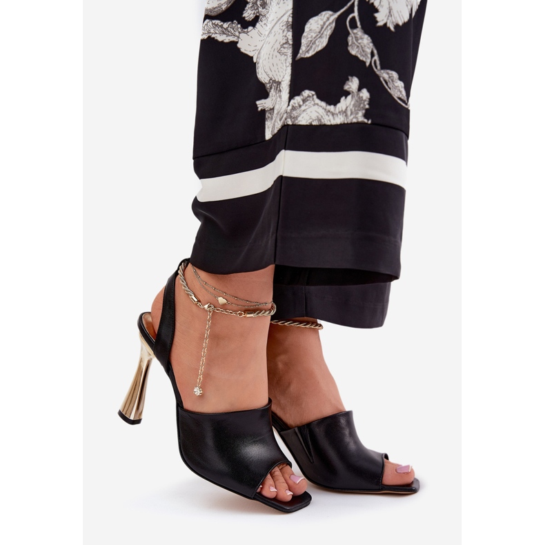 Sandale din piele pe un toc înalt cu o brățară neagră Chebello 4440 decorativă negru 1 Sandale din piele pe un toc înalt cu o brățară neagră Chebello 4440 decorativă negru 1