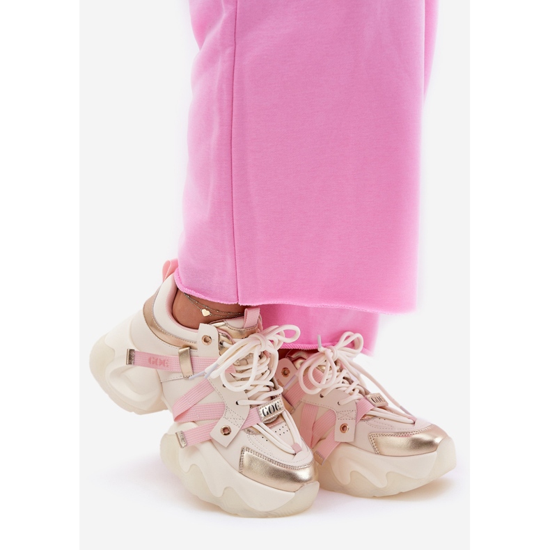 Adidași din piele pentru femei pe un singur masiv GOE RR2N4031 BEIGE bej 1