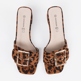 Goodin Tweed Flip Flops pe un piston de leopard maro 2