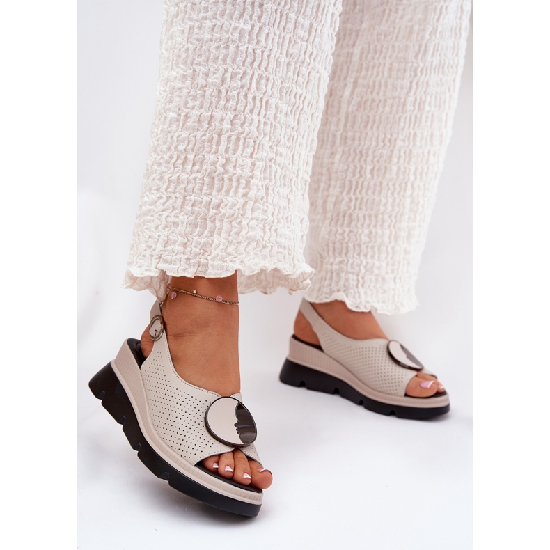 S.Barski Sandale din piele pentru femei cu o pană cu un ornament S. Barski LR51-788 bej 2