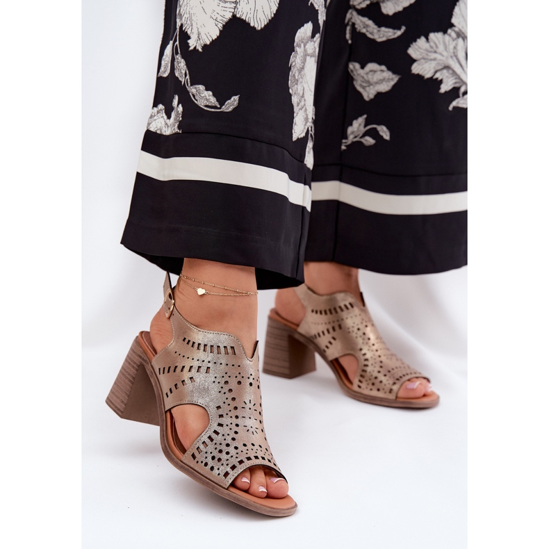 Sandale pentru femei deschise pe The Golden Post de aur 2