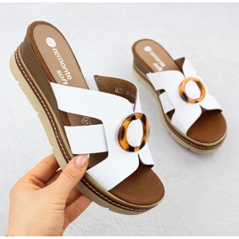 Flip-flops din piele pentru femei pe panouri albe Remonte D2L52-80 1 Flip-flops din piele pentru femei pe panouri albe Remonte D2L52-80 1