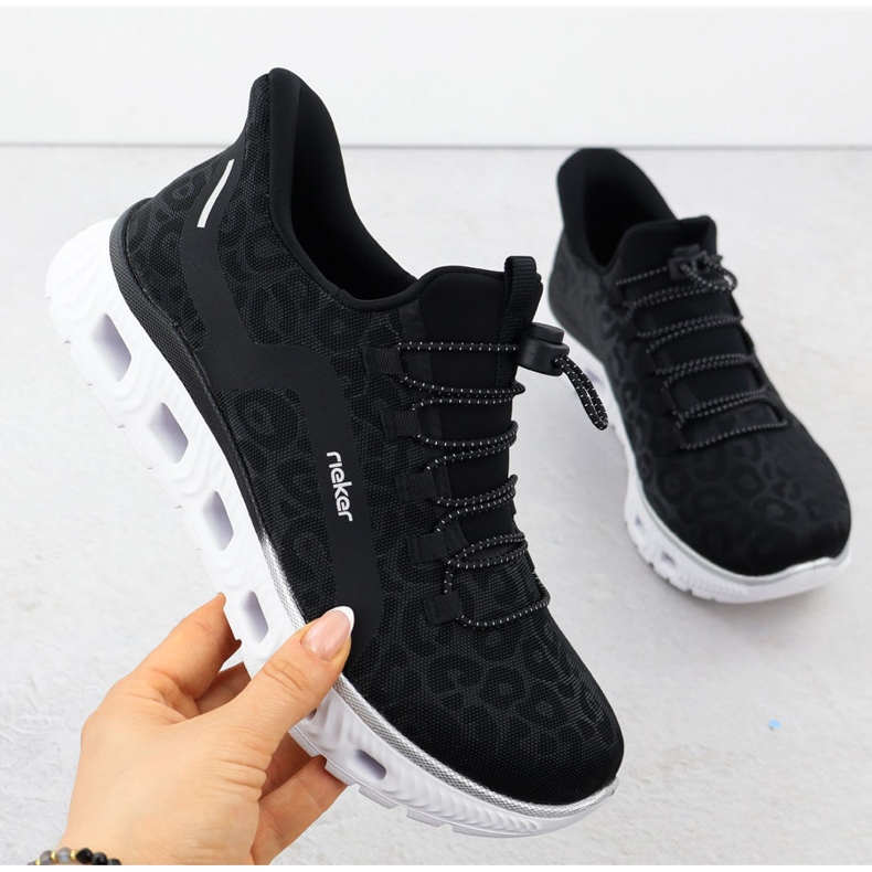 Încălțăminte sport pentru femei în imprimeu leopard Rieker M6066-01 negru 1
